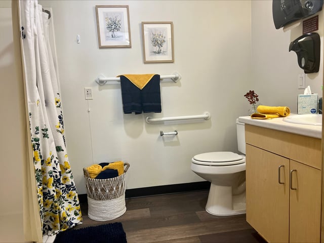 The_Palms_at_Bonaventure_bathroom-1
