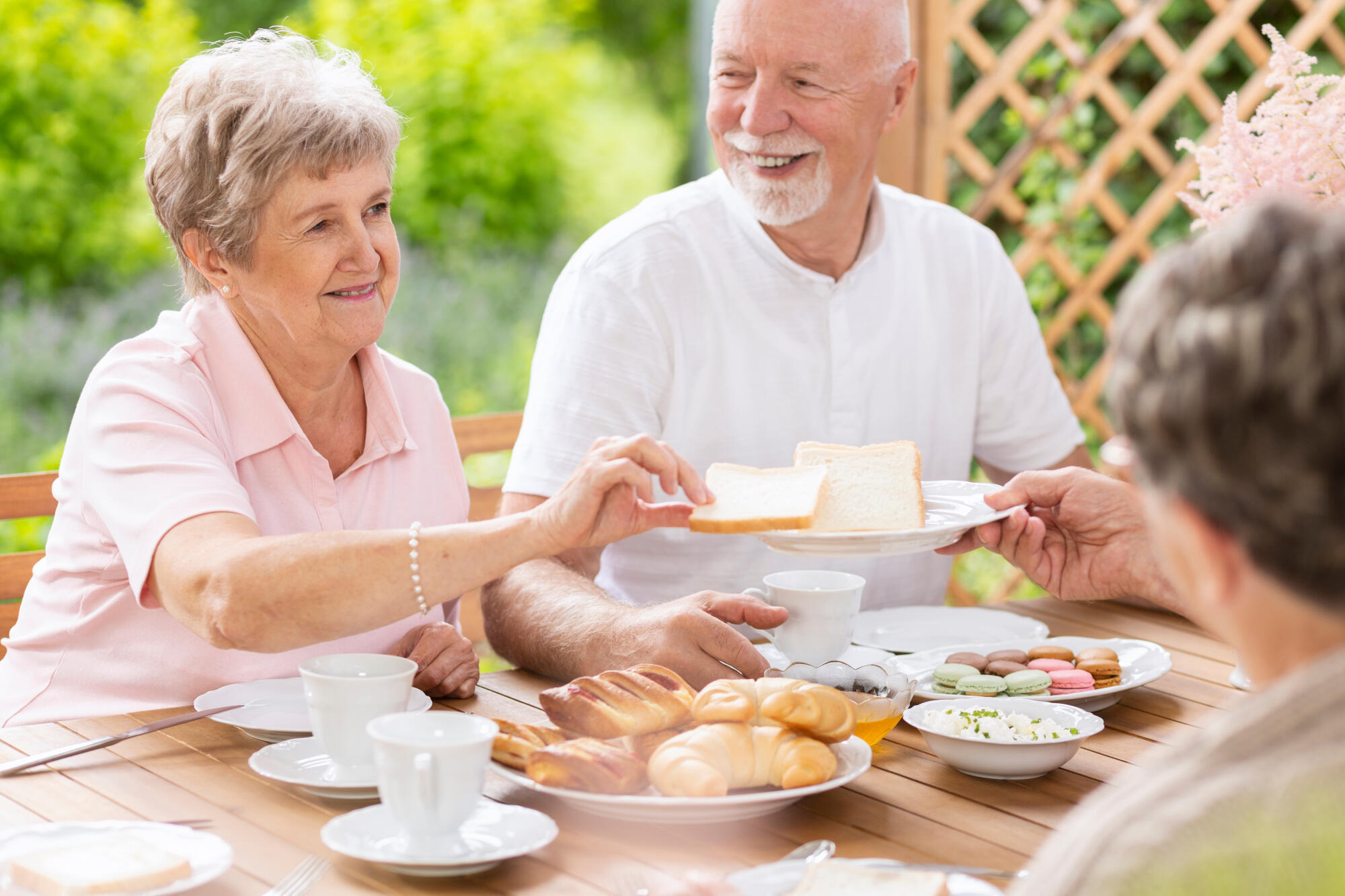 How Community Meals in Senior Living Support Nutrition and Connection